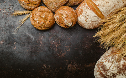 吃美食家面包店概念中的新鲜烤面包和粉充满了黑暗气氛麦图片
