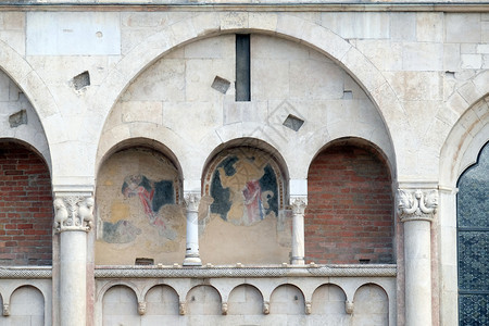 投入的历史意大利圣母玛亚和盖米尼努斯就职礼仪教堂专座详细节摩德纳图片