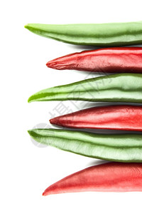 墨西哥可口节食红辣椒热和白背景的绿辣椒图片