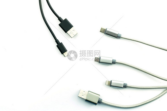 快速地小型的个人计算机和移动设备连接器和插座的USB白色背景上分离的微型电缆贮存图片