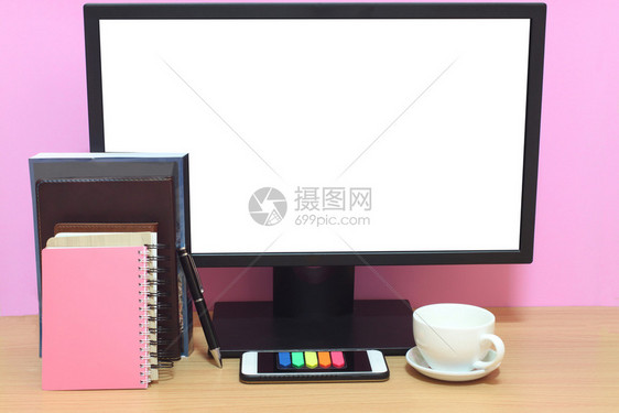 商业将笔记本电脑空白屏幕和书籍放在桌面上并有复制空间供您在工作中使用手机图书图片