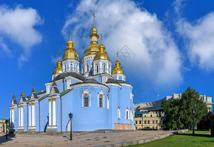 建造筑学乌克兰基辅0712乌克兰基辅的圣迈尔斯金圆顶修道院在一个阳光明媚的夏日早晨乌克兰基辅的圣迈尔斯金圆顶修道院一种图片
