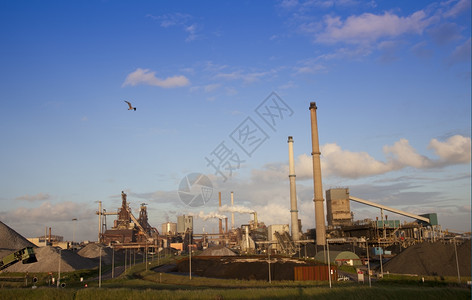 大型钢铁厂重工业闪耀汽油角度图片