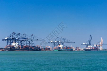 血管工业的海运国际集装箱货船的物流运输进出口物流和货运海集装箱货船中央图片