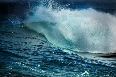 海洋波浪溅水休息背景图片