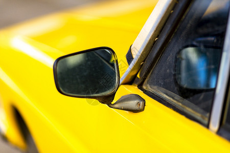 车辆土耳其一古老黄色汽车的侧面镜子细节运输火鸡图片