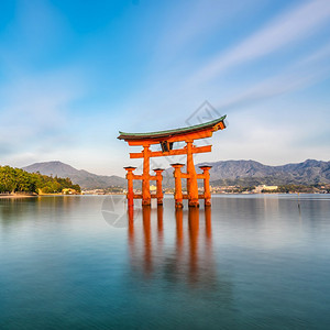 宫岛日本著名的漂浮托里城门风景海滨老的图片