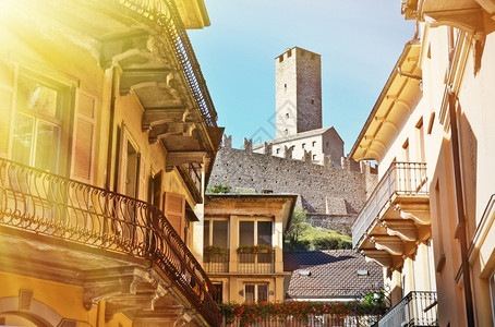瑞士贝林佐纳著名的堡垒铺砌图片