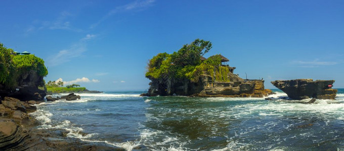 旅游景观老的印度尼西亚巴厘岛海神庙全景拍摄背景图片