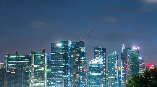 新加坡城市夜景天际线图片