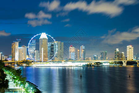 新加坡城市夜景天际线图片