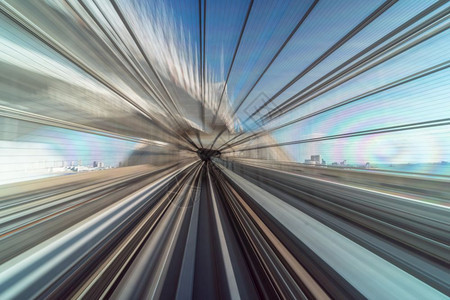 白色的未来在日本东京隧道之间移动的横滨线东京日式本列火车上的动态模糊了潮流运动的向单轨电车图片