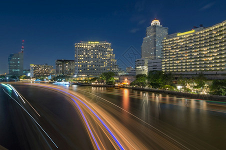 建造摩天大楼都会曼谷黄昏夜景区商业曼谷夜景的市风夜图片