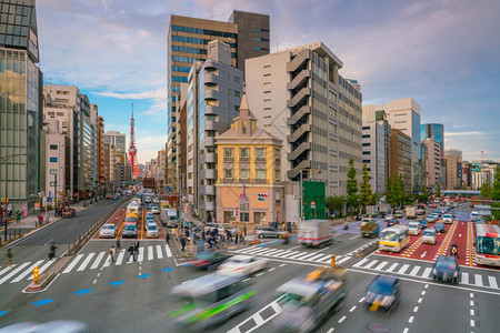 东京市与塔的街面风景旅行观日本人图片