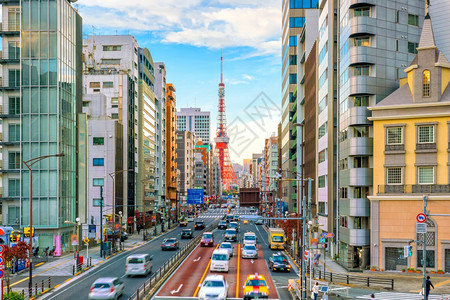 日本夜晚城市景观东京与塔的街面风景图片