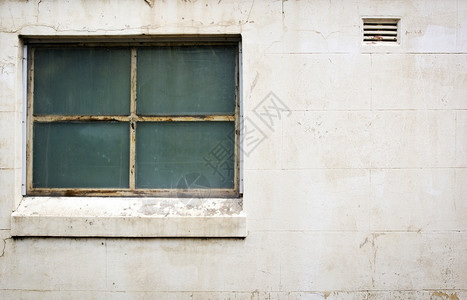 灰色的肮脏的具有复制空间混凝土墙上旧风格窗口图片