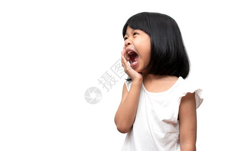 愤怒情绪激动的亚洲女孩大喊叫和沮丧满怀愤怒疯狂和在白人背景上大喊叫注意力缺乏多动概念焦虑孩子发脾气图片