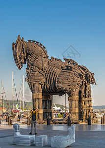 目的地雕塑土耳其卡纳莱Canakkale072319土耳其卡纳莱特洛伊木马雕像夏季早晨在土耳其卡纳莱特洛伊木马恰纳卡莱图片