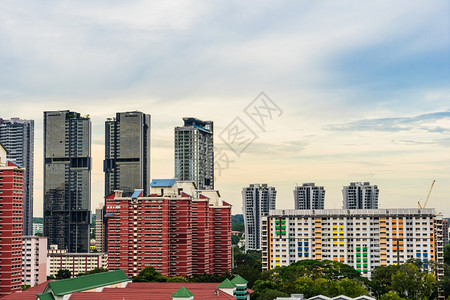 新加坡市中心有摩天大楼和传统公寓新加坡大厦日落云现代的城市图片