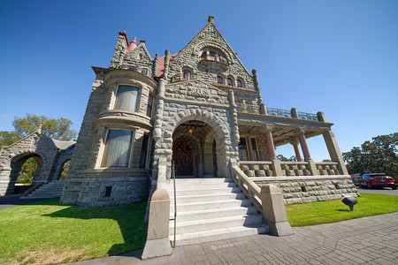 屋旅行2017年8月5日加拿大克雷格达罗赫城堡外维托里亚加拿大阿尔格达罗克城堡外在美丽的夏天这间历史维多利亚时代苏格兰男爵宅邸皇图片