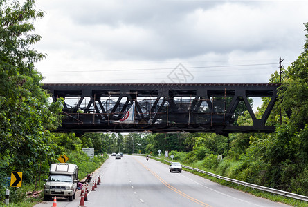 金属框架维修过程中横对街的钢铁路桥口旅游图片
