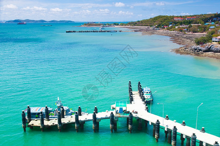 岛屿船坞附近海域的桥口港码头船运木制的白色图片