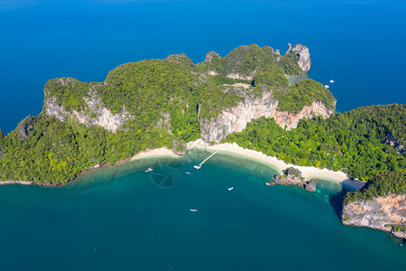 泰国KraBi泰国空中观测海面上的石灰岛游客泻湖海浪图片