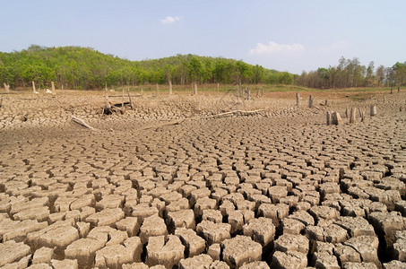 莫裂缝全球升温夏季的干旱地面是燥的蓄水池梅穆赫兰邦泰国全球变暖干旱图片