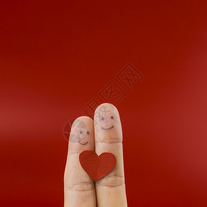 朋友面孔健康两只手指画着笑脸的两只手指图片