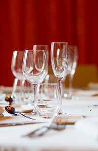 反射晚餐宴有桌布置的厅一种优雅图片