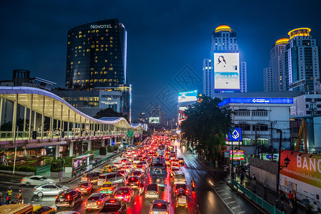 高的亚洲交通曼谷泰国2018年5月日曼谷天线上许多人图片