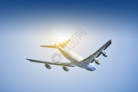 日落时空中飞机在天上行商业的地平线大气层图片