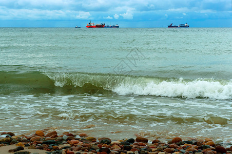 船钻机海上石油生产平面上的天然气和石油生产设备海上波罗的石油生产上血管图片