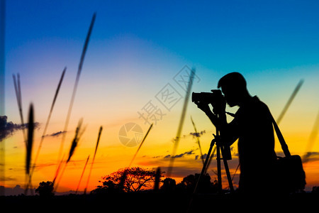 天空工作照片日落背景的月光摄影师图片