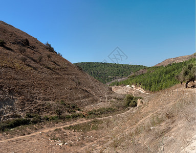 户外地中海山丘之间的徒步路线污垢农村图片