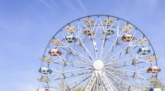 假期Ferris轮子在郡集市上天空在幕后速度幸福图片