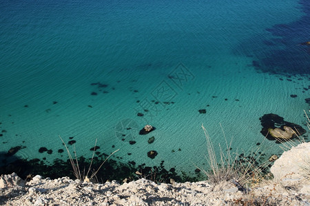黑色的海滨乌克兰里米亚半岛Fiolent点黑海的岩石夏天图片