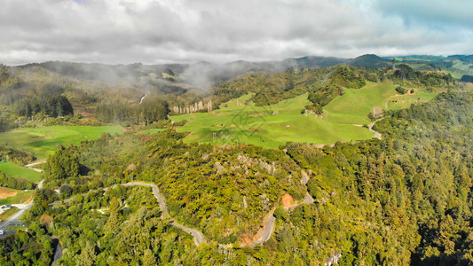风景爬坡道优美新西兰沃多莫周围农村的空中景象图图片