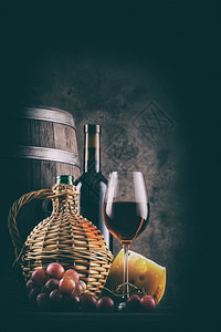 木制的庆祝葡萄酒静物与桶和红葡萄酒复古色调葡萄酒静物与桶和红葡萄酒优雅的背景图片