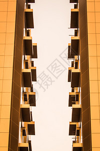 镇下市一栋旅馆大楼的视窗具体酒店图片
