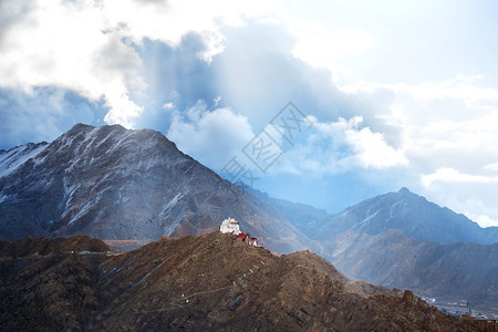 拉达赫莱的NamgyalTsemoGompa景观喜马拉雅地标策莫图片