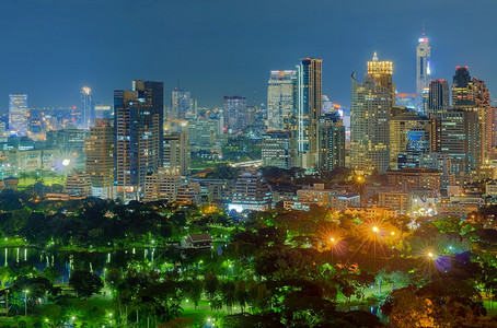 夜晚公路暮旅行曼谷黄昏夜景区商业曼谷夜景的市风夜反射背景