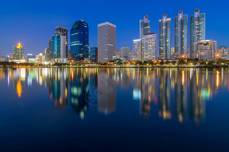 曼谷黄昏夜景区商业曼谷夜景的市风夜建筑学办公室河图片