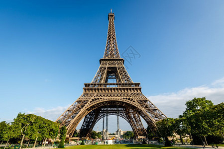 城市纪念碑Eiffel铁塔和法国巴黎的PampdeMars正方形图片