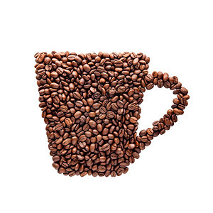 咖啡杯形状由豆子在白色背景上隔离咖啡杯形状由豆子马克杯卡布奇诺早餐图片