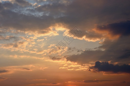 美丽的日落出与云天空色彩多的自然背景照片云暮图片