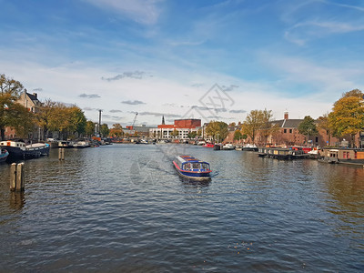来自荷兰阿姆斯特丹的尔市风景运输荷兰语观图片