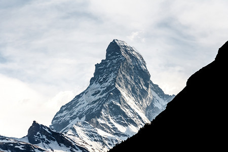 户外瑞士Zermatt阿尔卑斯山的Mymohorn山阿尔卑斯泽马特和其他双影在Meathorn前面马特宏峰游客图片