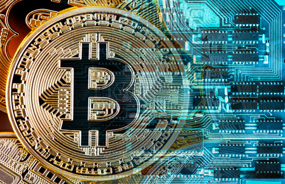 国际的木板硬币虚拟商业的概念和印刷电路板背景的比特币货Bitcoin印用电路板背景的比特币图片