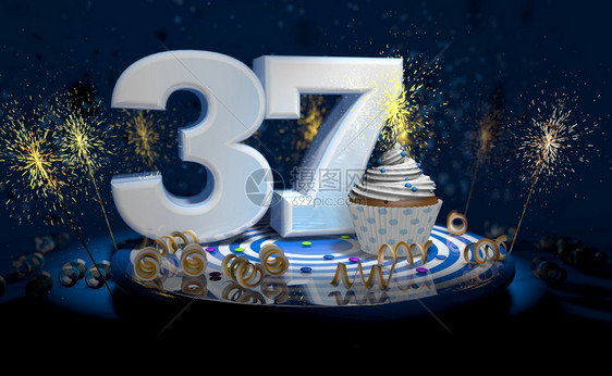 甜的庆典黑暗37岁生日或周年纪念带有闪亮蜡烛的杯饼37岁生日或纪念有大数量白纸条蓝色桌上有黄流体黑色桌面上满是火花3D插图7岁生图片